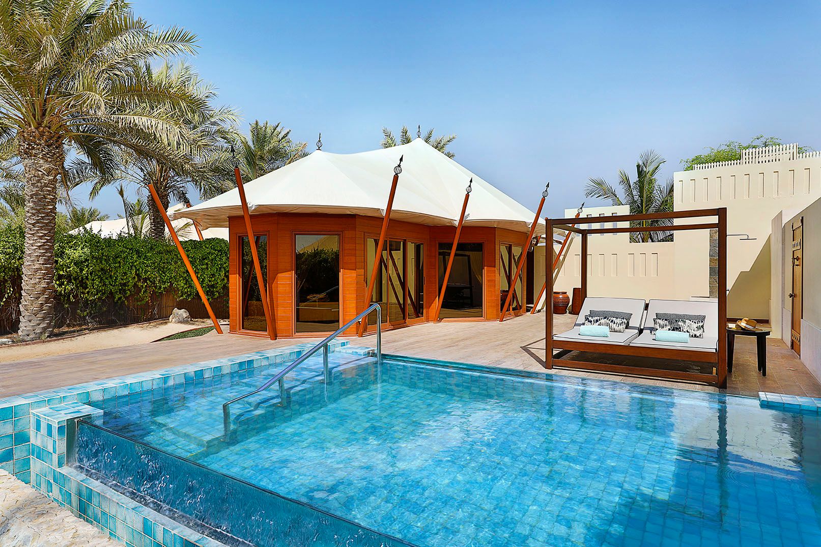 The Ritz-Carlton Ras Al Khaimah, Al Hamra Beach 5*